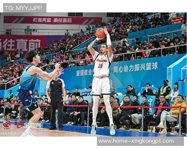 运动新闻比斯利山东队对决广东队全力争胜精彩瞬间回顾与分析